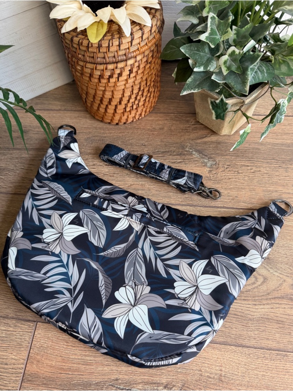 Lug Lily Navy Blue Hippy 2 Limited Edition Crossbody Bag – NWOT, RFID Protection - Picture 11 of 13